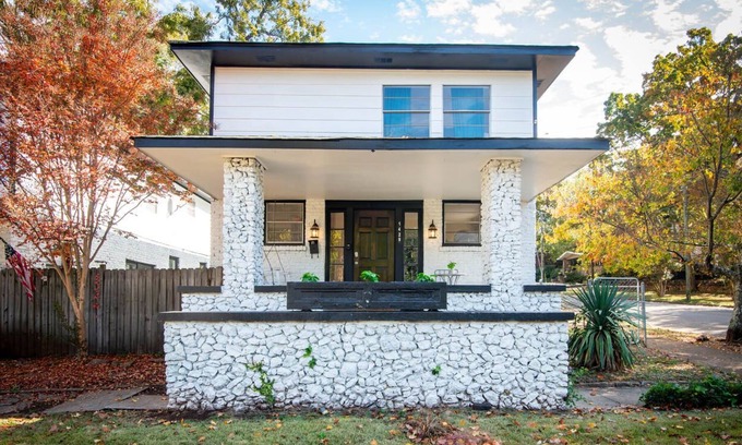 Glen Iris Casa | The Enchanter at Glen Iris-Sleeps 14 -Serene Stays