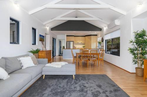 Dunsborough Casa | The Enclave - A Family Alfresco Retreat