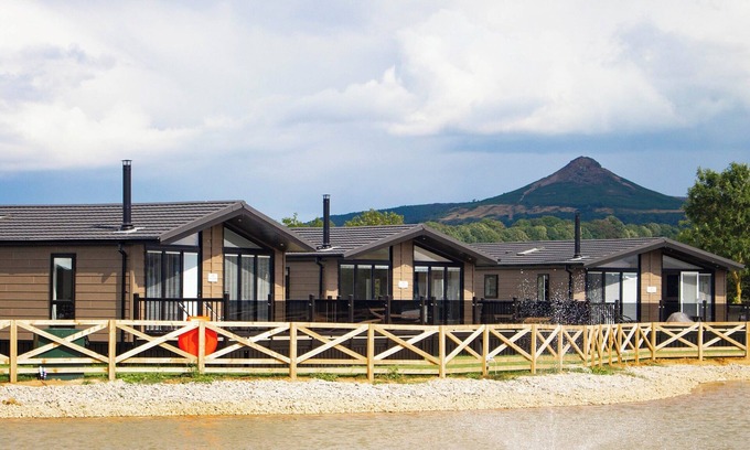 Carlton-in-Cleveland Cabaña | The Endeavour Lodge - UKC4061