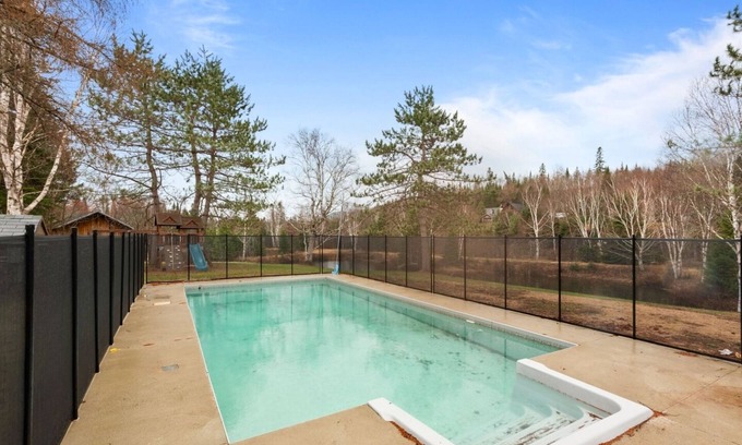 Saint Zenon Chalet De Esquí | The Escape | 4 BD | Pool & Spa | Games Room