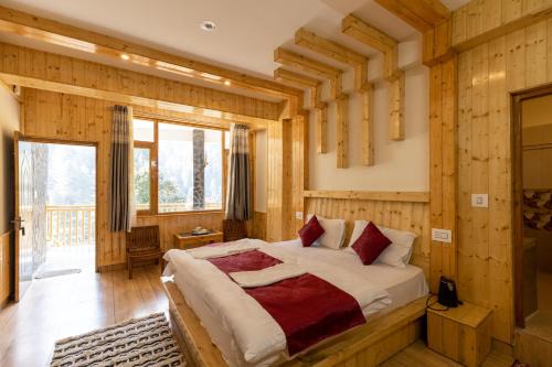 Jibhi Hotel | The Evara Stays, Jibhi