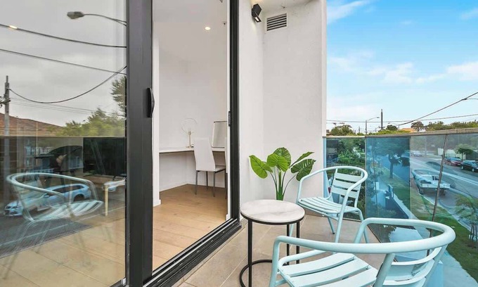 Carnegie Apartamento | The Even Apartment in Carnegie with parking