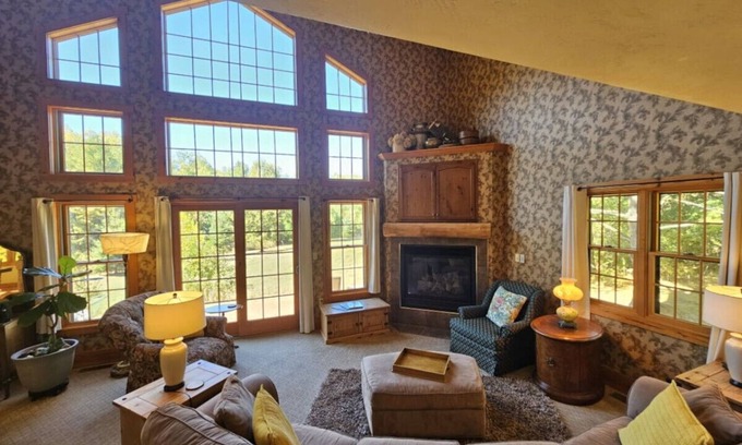 Sturgeon Bay Cabina | The Evergreen Cabin (2 bedroom)