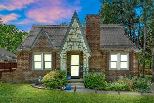 Oakland Casa | The EXPO Square House-walk to the show