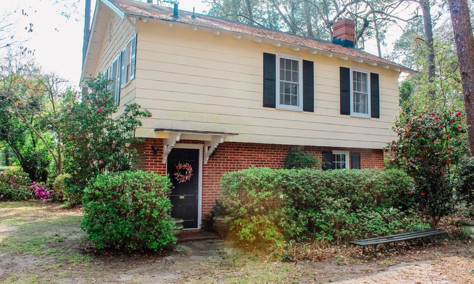 Forest Hills Cabaña | The Fabled Blue-Remodeled Guest Cottage on The Hill