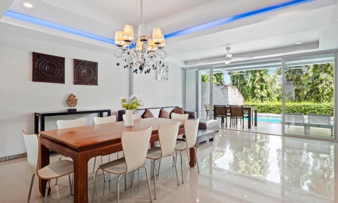 Kathu Villa | The Fairways Villas - 5 bedrooms & bathroom for up to 14 guests 7kms to Patong