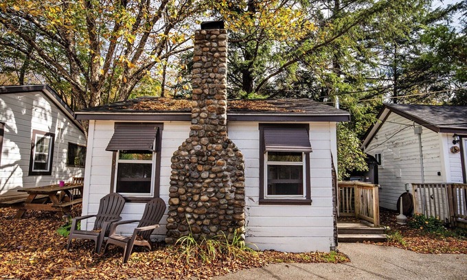 Lincoln Cabina | The Falling Waters Riverside Getaway at the PEMICABINS