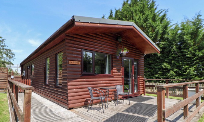Saint Asaph Cabaña | THE FALLOWS, pet friendly, country holiday cottage in St Asaph