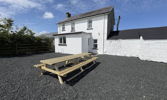 Ballycastle Casa | The Farm House Sleeping 8 people at Aganmore Farm