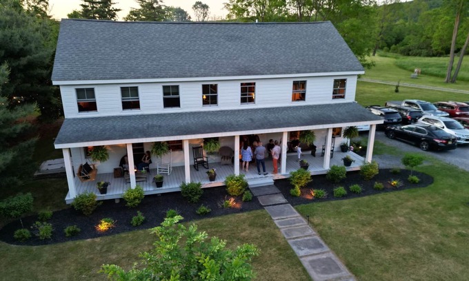 Leeds Otro | The Farmhouse at Leeds, a Hudson Valley Retreat
