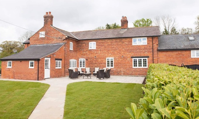 Montgomery Casa | The Farmhouse at Marrington Estate
