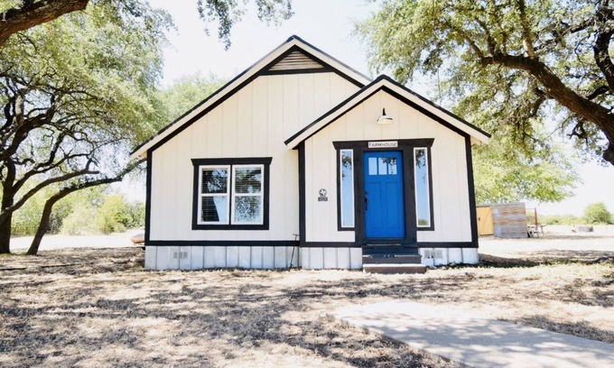 Valley Mills Casa | Escape a la granja ... The Waco Farmhouse en Ollie Oaks ** Servicio de limusina disponible **