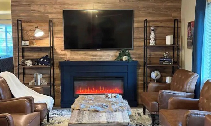 El Cajon Casa | The Farmhouse & Bunkhouse at Rockin’ View Ranch- Farm Charm Hideaway