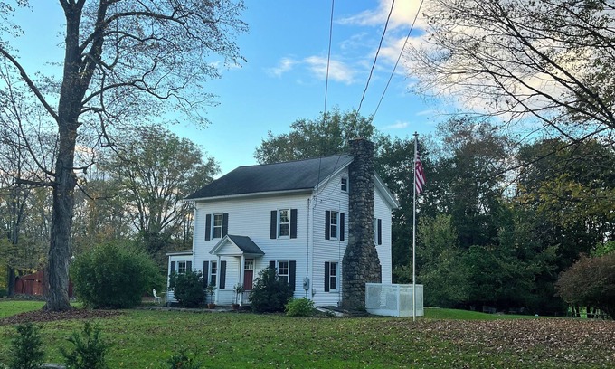 New Milford Otro | The farmhouse on the Hills