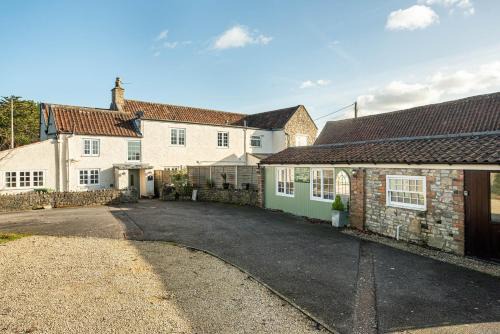 Upton Cheyney Casa | The Farmhouse with two hot tubs
