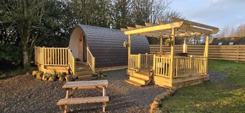 Glasgow Otro | The Fells - Campsie Luxury Pods with hot tub