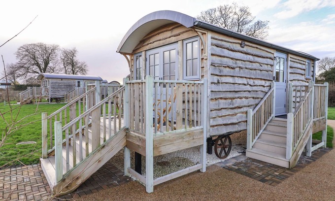 Ryther Cabaña | THE FENTON, character holiday cottage, with a garden in Tadcaster