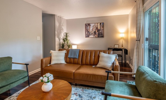 Crestline Heights Casa | The Fern & Fable - King Bed/TownHome with Deck