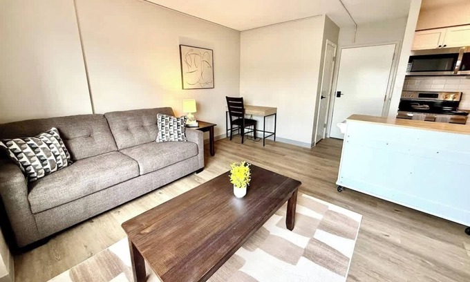 North Central Omaha Apartamento | The Field Club at Modern Heights