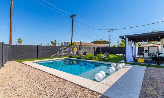 New Papago Parkway Casa | The Fillmore|Heated Pool | 2 Masters | Putt. Grn