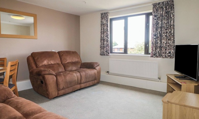 Littlehampton Cabaña | THE FIRELIGHT FLAT AT MARINE COURT, family friendly in Littlehampton