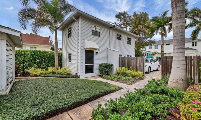 Boca Grande Casa | The Fish House - 2BR cozy cottage steps from the beach and historic downtown Boca Grande