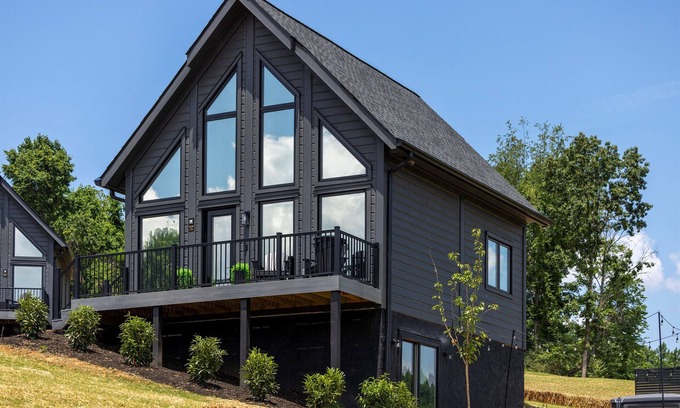 Bristol Casa | The Fives - 22477 Elevated Peace