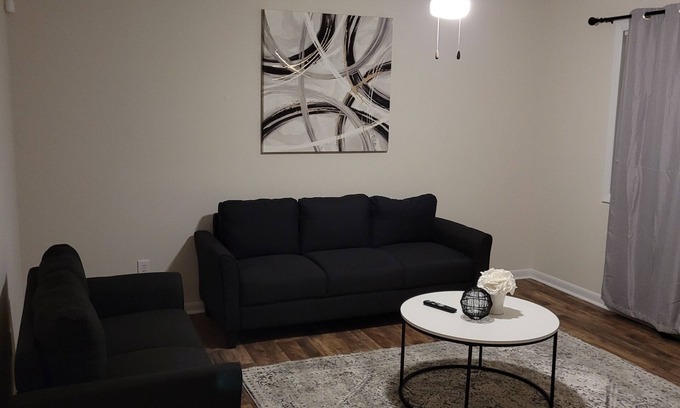 Fayetteville Casa | The Flaghouse 3bd 2bth