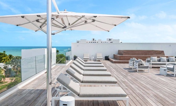 Nassau Condominio | The Flamingo Condo