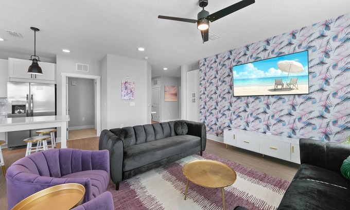 Deerwood Apartamento | The Flamingo: Lush 2BR/2BA with Pool & Gym