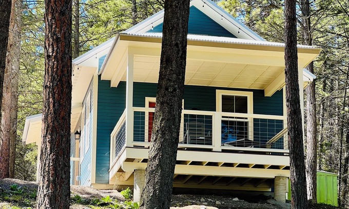 Lakeside Cabina | The Flathead at Elk Ridge Village cabin 201B with views of Flathead Lake