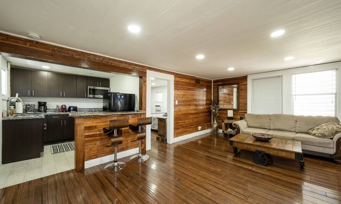 Meadows Condominio | The Fleming Suite | 1 bed, 1 bath condo w/shared pool, monthly rental