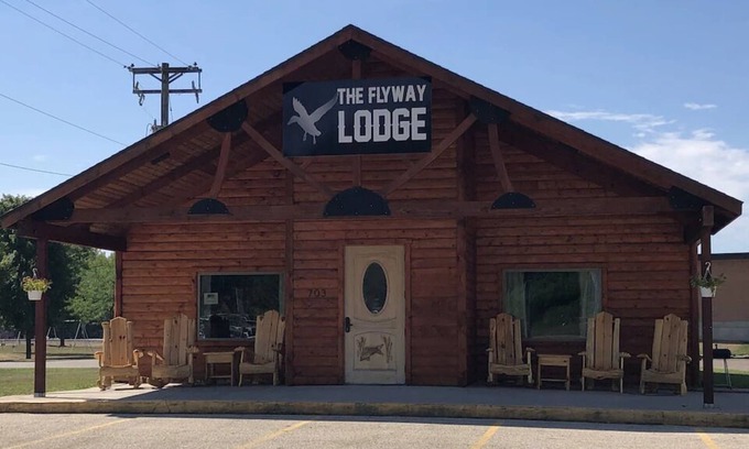 Fountain City Cabina | The Flyway Lodge on the Mississippi - Fountain City, WI