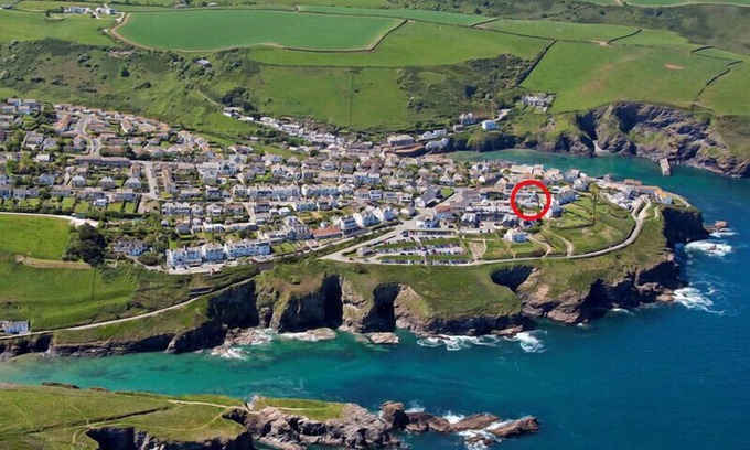 Port Isaac Cabaña | THE FOLLY, pet friendly, with a garden in Port Isaac