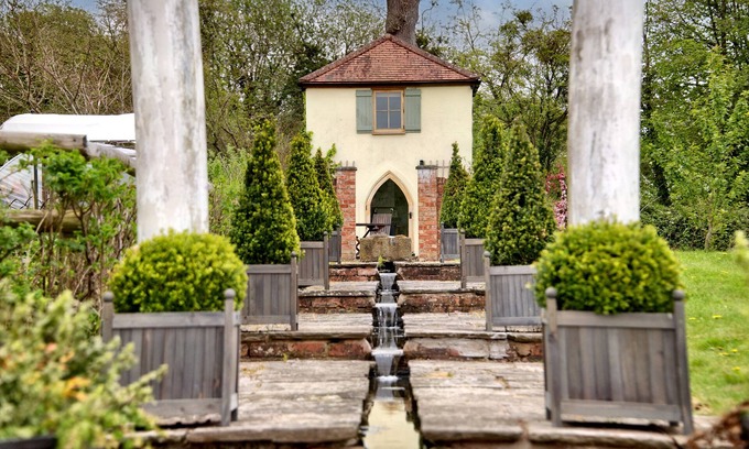 Hereford Cabaña | THE FOLLY, pet friendly, character holiday cottage in Weobley