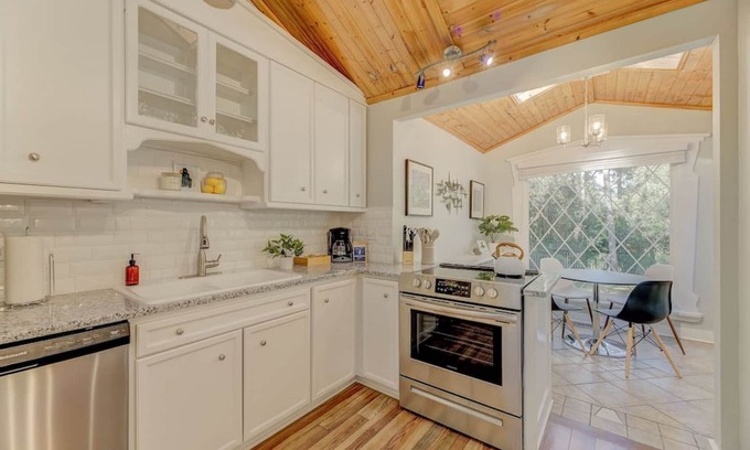 Forest Acres Casa | The Forest Lake Partridge House Near Fort Jackson