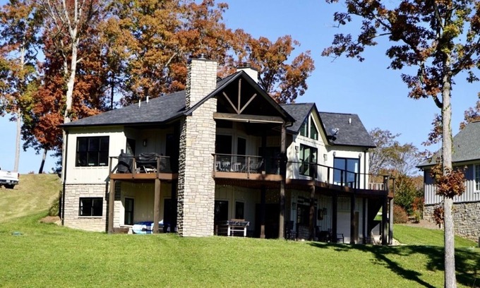 Rockwood Casa | The Four C’s Lakehouse