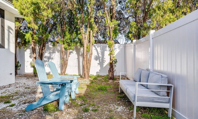 United Central Apartamento | The four Suit Retreat- Elite Enclave 1 bed, 1 bath apartment with huge backyard