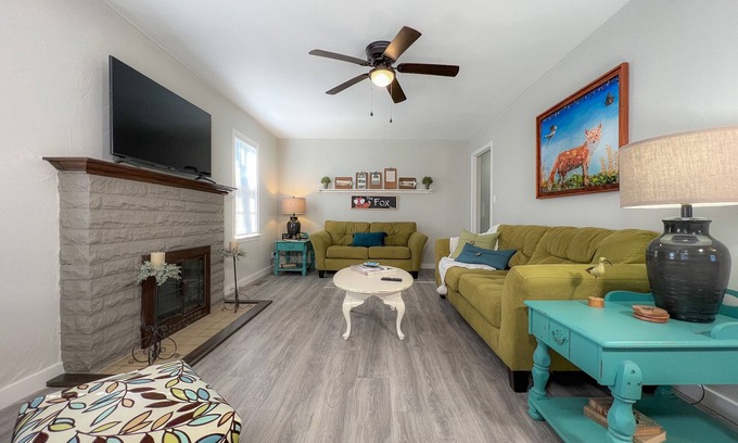 Ponca City Casa | The Fox Den, Pet Friendly, Broadband WiFi, Great Location