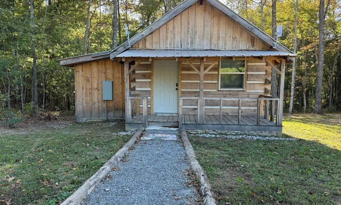 Lancing Cabina | WhittleSticks Cabin in Lancing