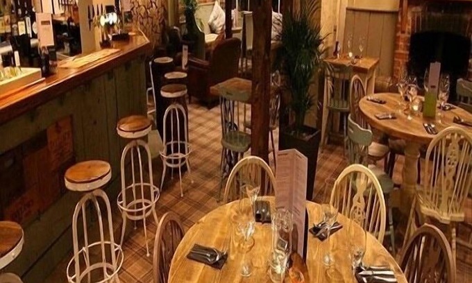 Wroughton Hotel | The Fox & Hounds