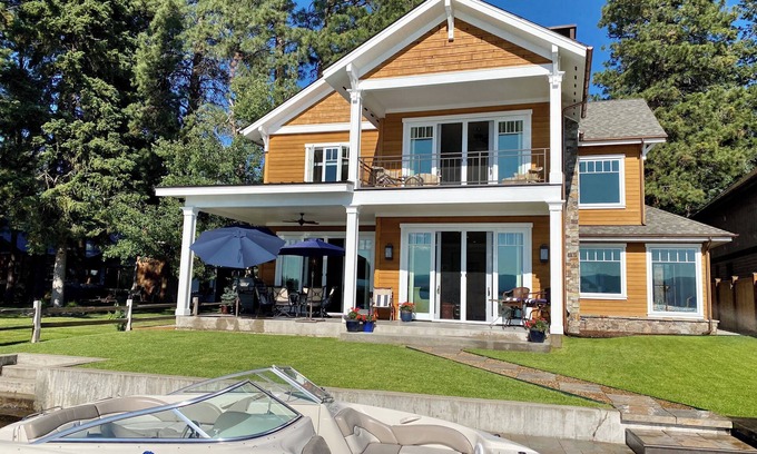 Bigfork Casa | THE FOX HOUSE on Flathead Lake: Lakefront Luxury Living