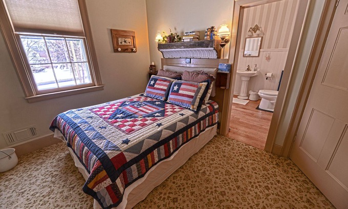 Canandaigua Cama Y Desayuno | The Franklin-Queen-Confortable-Baño en la habitacion