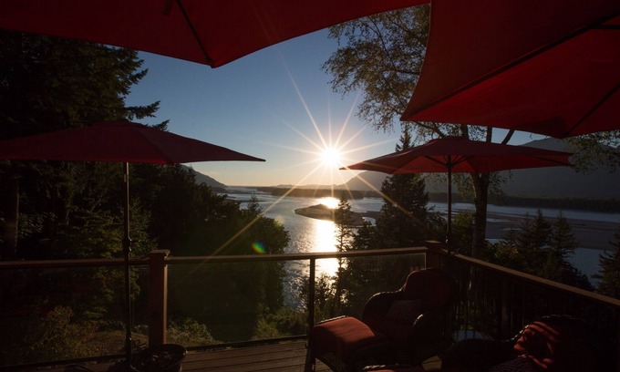 Deroche Cama Y Desayuno | The Fraser River's Edge B&B Lodge