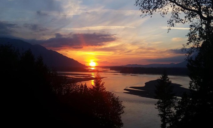 Deroche Cama Y Desayuno | The Fraser River's Edge B&B Lodge