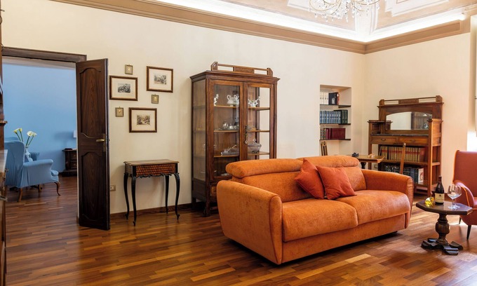Guzman Apartamento | The Fresco: Cozy, elegant and spacious apartment. Downtown Bevagna.