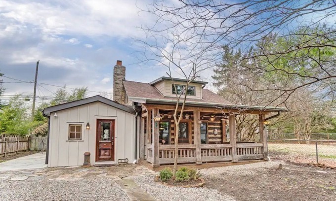 Clintonville Cabina | The Frog Cabin