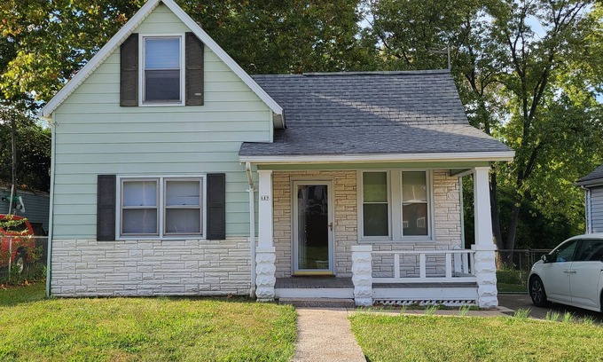 Belleville Casa | The Frog Prince Cottage- Pet Friendly