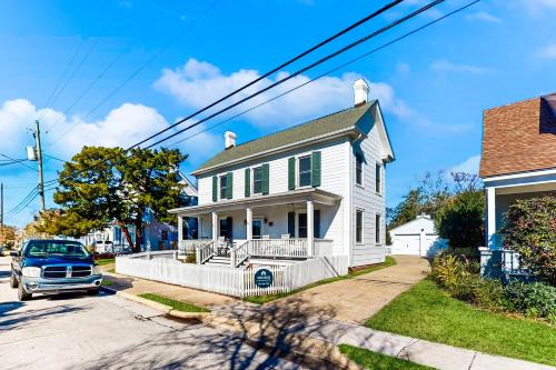 Morehead City Casa | The Front Porch on Ann Street