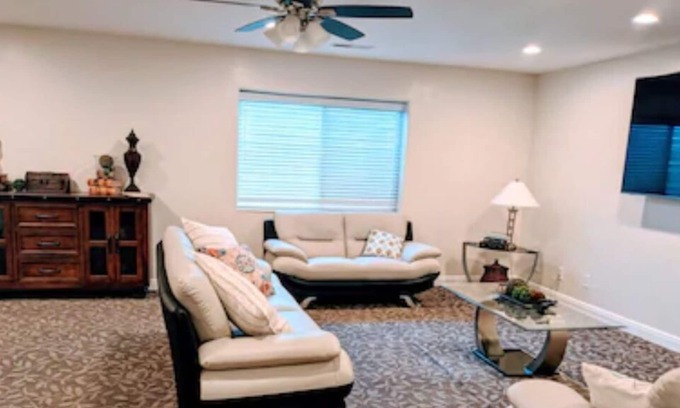 Hildale Casa | The Full Rockmoore House
